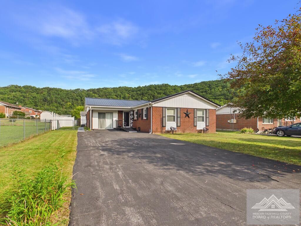 Property Photo: 403 Ridgeway Drive VA 24605