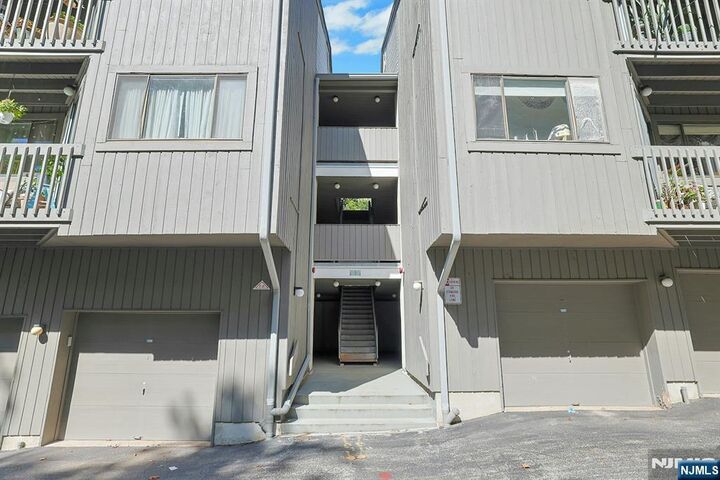 Property Photo:  136 Mulberry Road 6  NJ 07446 