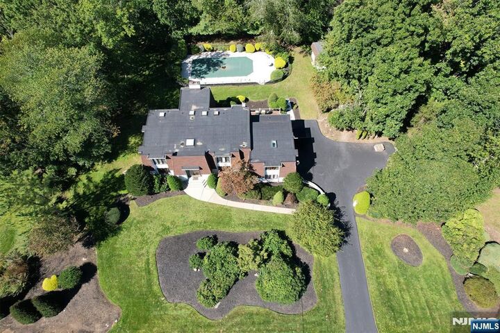 Property Photo: 690 Orchard Lane NJ 07417