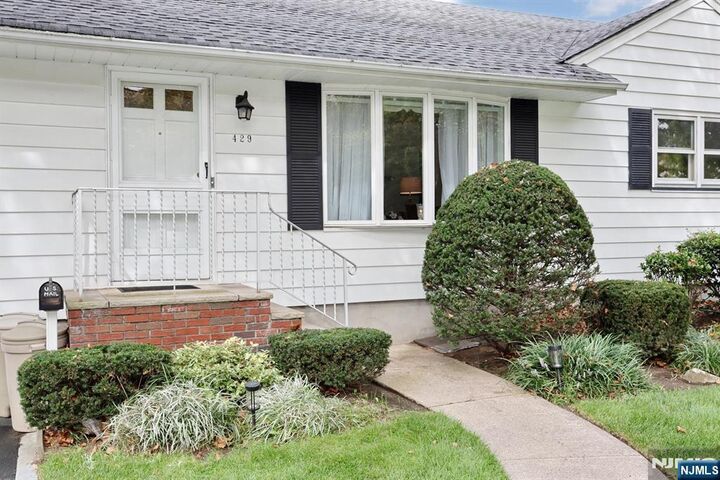 Property Photo:  429 Polly Ann Terrace  NJ 07652 
