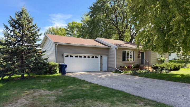 Property Photo: 819 S Martin Street MN 56537