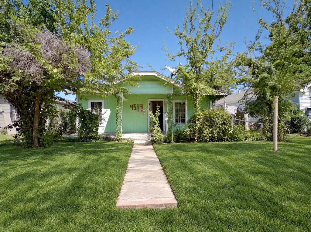 Property Photo: 4514 Spring Garden Street TX 75215