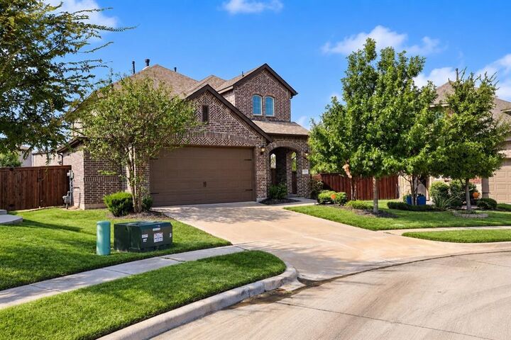Property Photo: 1004 Friesian Lane TX 76227