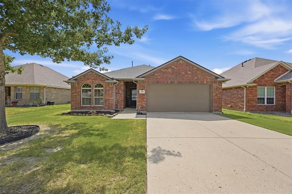 Property Photo: 409 Bryn Mawr Lane TX 75495