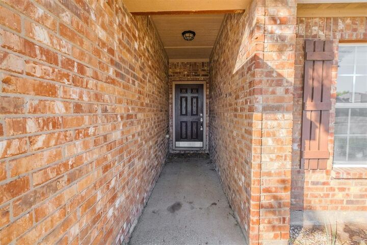 Property Photo: 636 Noble Grove Lane TX 76140