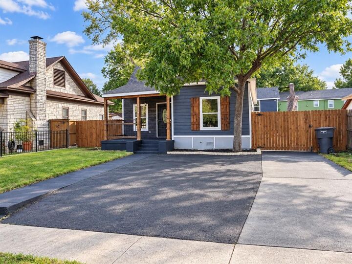 Property Photo: 1417 Circle Park Boulevard TX 76164