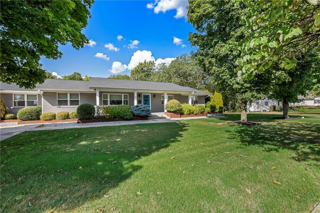 Property Photo:  607 NE 2nd Street  AR 72712 
