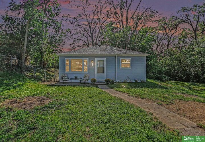Property Photo:  2214 N 39 Street  NE 68111 