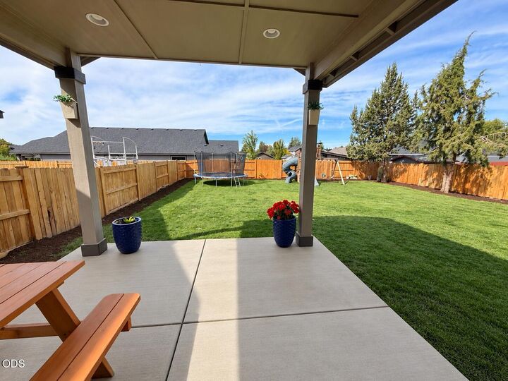 Property Photo: 1997 NW 8th OR 97756