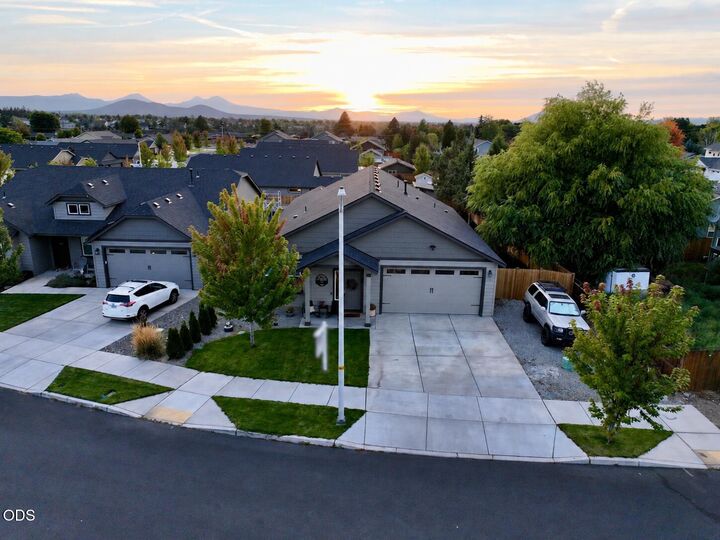 Property Photo:  1997 NW 8th  OR 97756 
