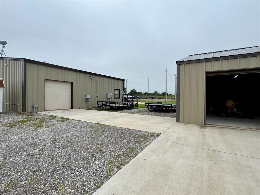Property Photo:  404 W Pikes Peak Road  OK 73018 