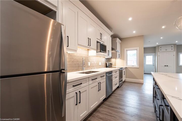 Property Photo:  145 Wellington Street N 2  ON L8R 1N4 