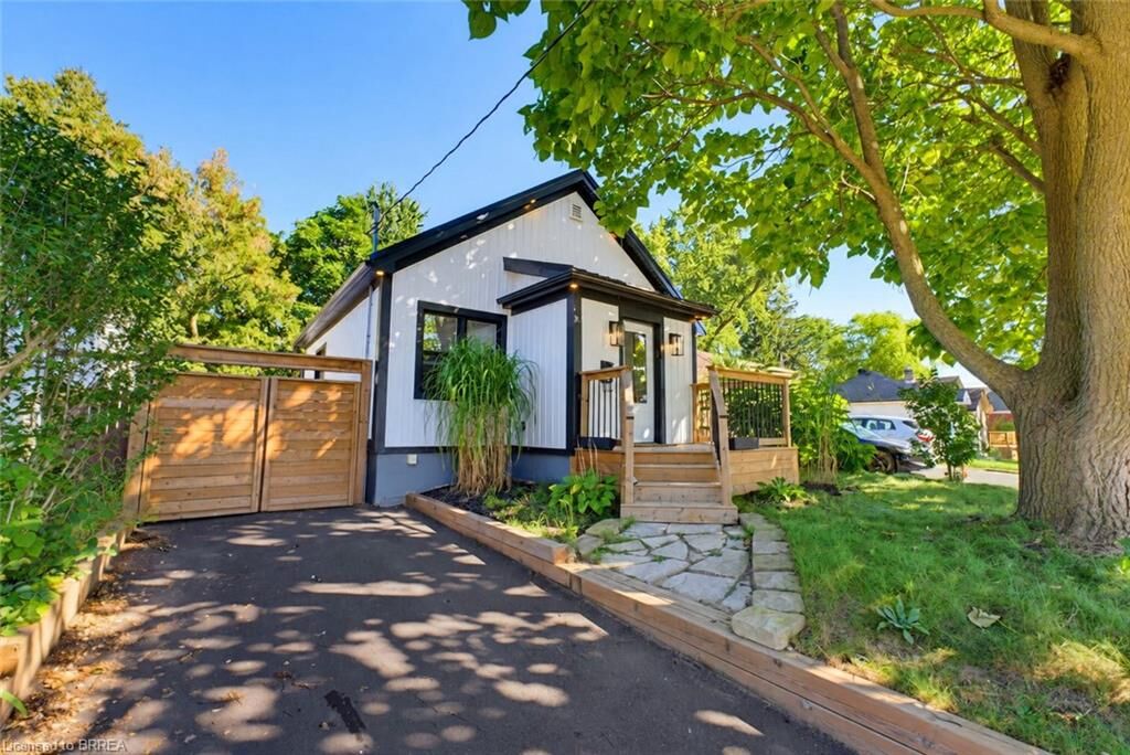 Property Photo:  410 Nelson Street  ON N3S 4E8 