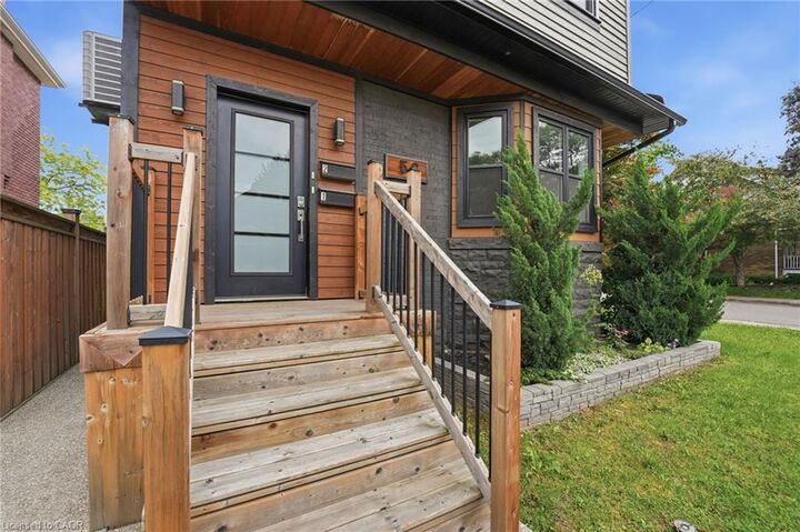 Property Photo:  58 Rosslyn Avenue N 2  ON L8L 7P4 