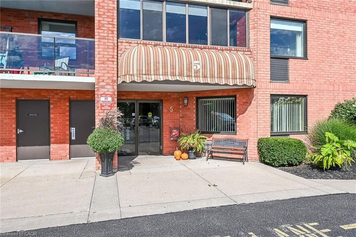 Property Photo:  5 Mill Pond Court 202  ON N3Y 5J6 