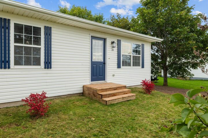 Property Photo: 18 Kingston Road PE C0A 1H8