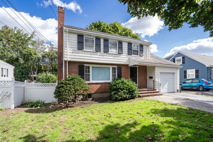 Property Photo: 33 Stowecroft Rd MA 02474