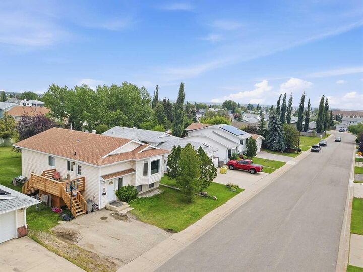 Property Photo:  10613 91A Street  AB T8X 1H7 