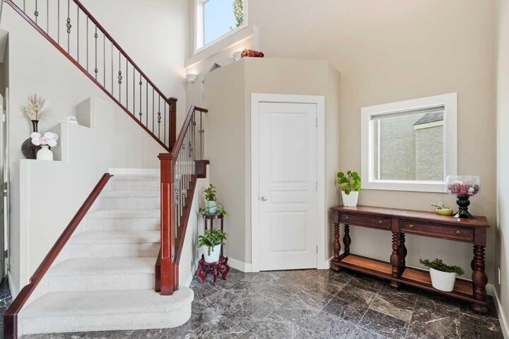 Property Photo:  242 Tusslewood Grove NW  AB T3L 2Y4 