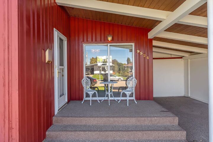 Property Photo:  9524 3 Street SE  AB T2J 0W8 
