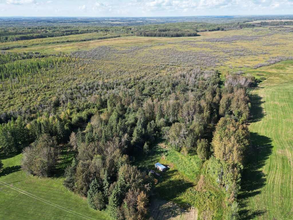 Property Photo:  NE-22-66-22-W4 Range Road 222  AB T9S 2B2 