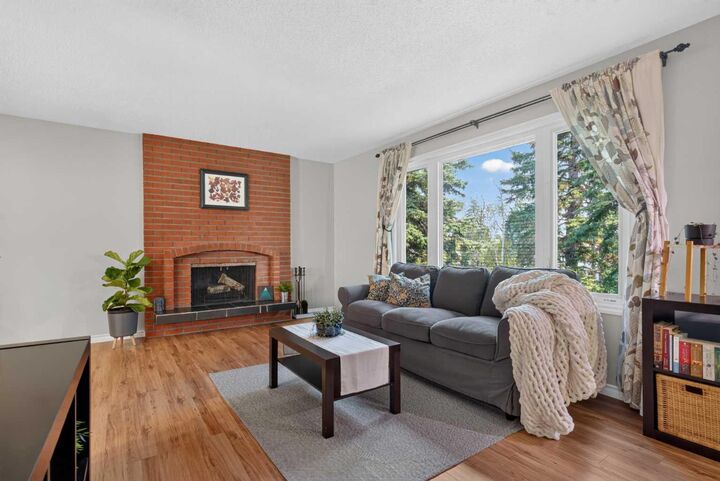 Property Photo:  292 Silver Brook Way NW  AB T3B 3G8 