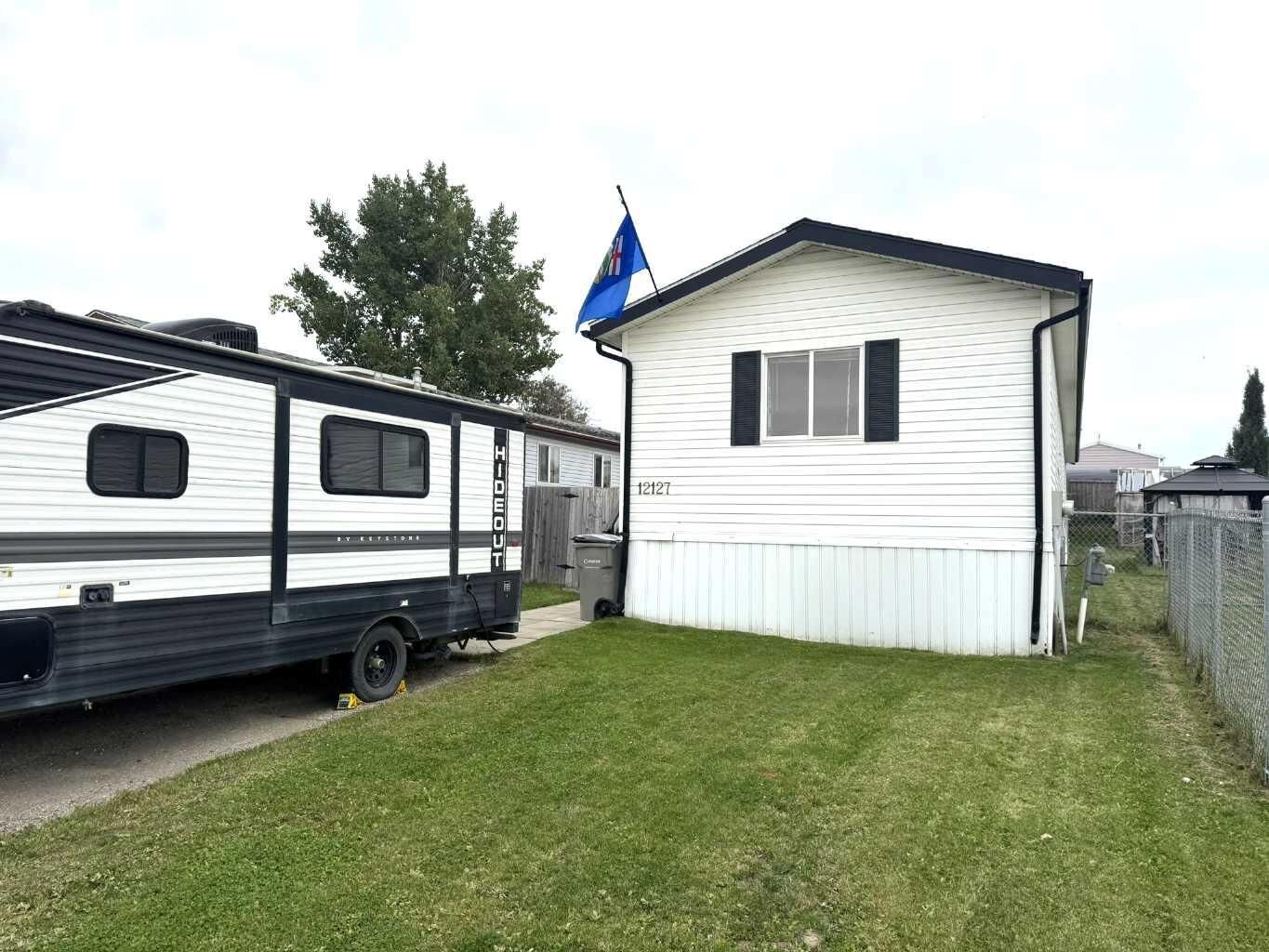 Property Photo: 12127 97B Street AB T8V 7P2