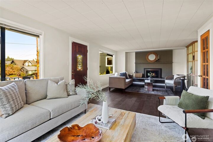 Property Photo: 11237 84th Avenue S WA 98178
