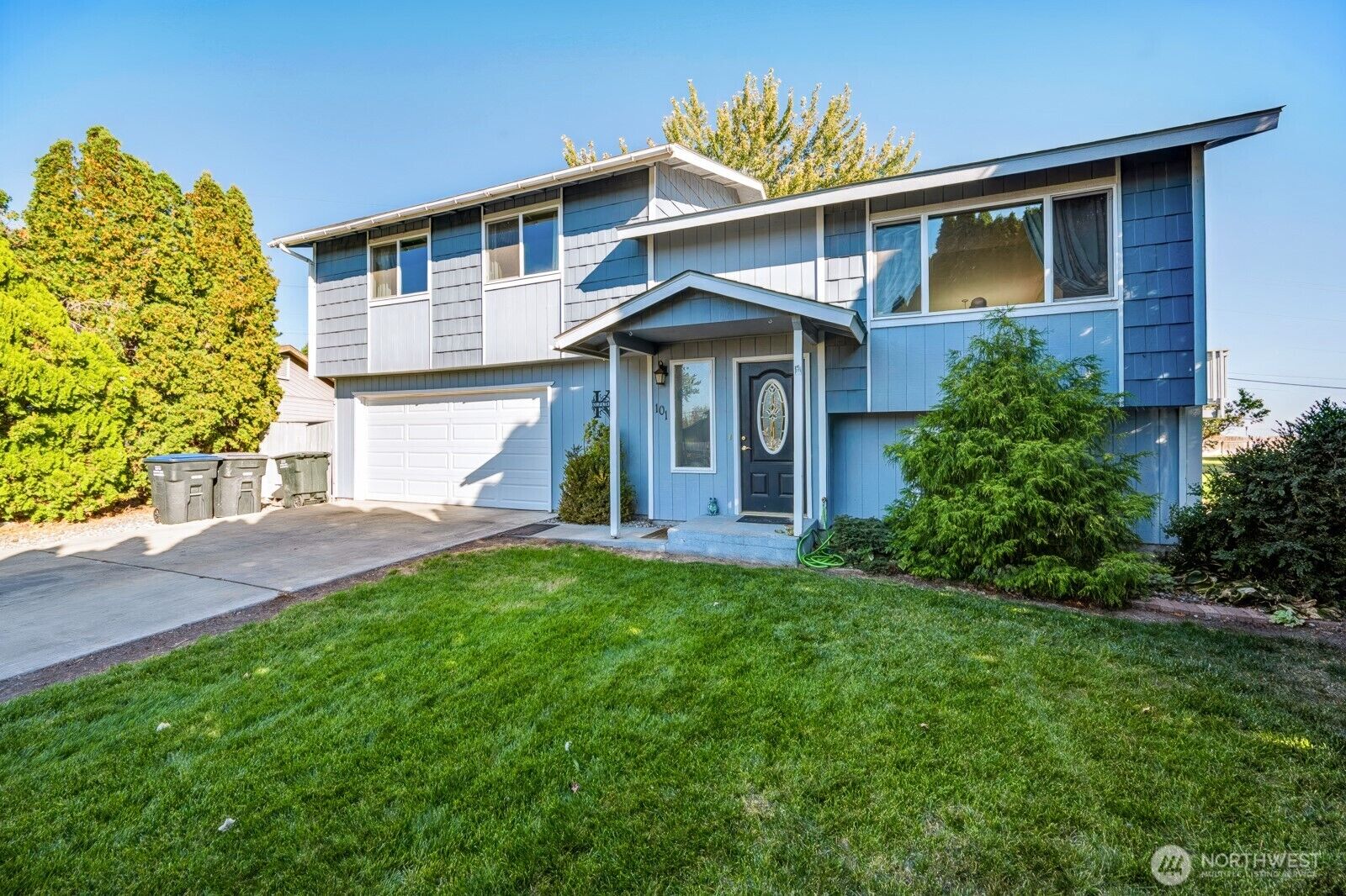 Property Photo:  101  Ernst Place  WA 98837 