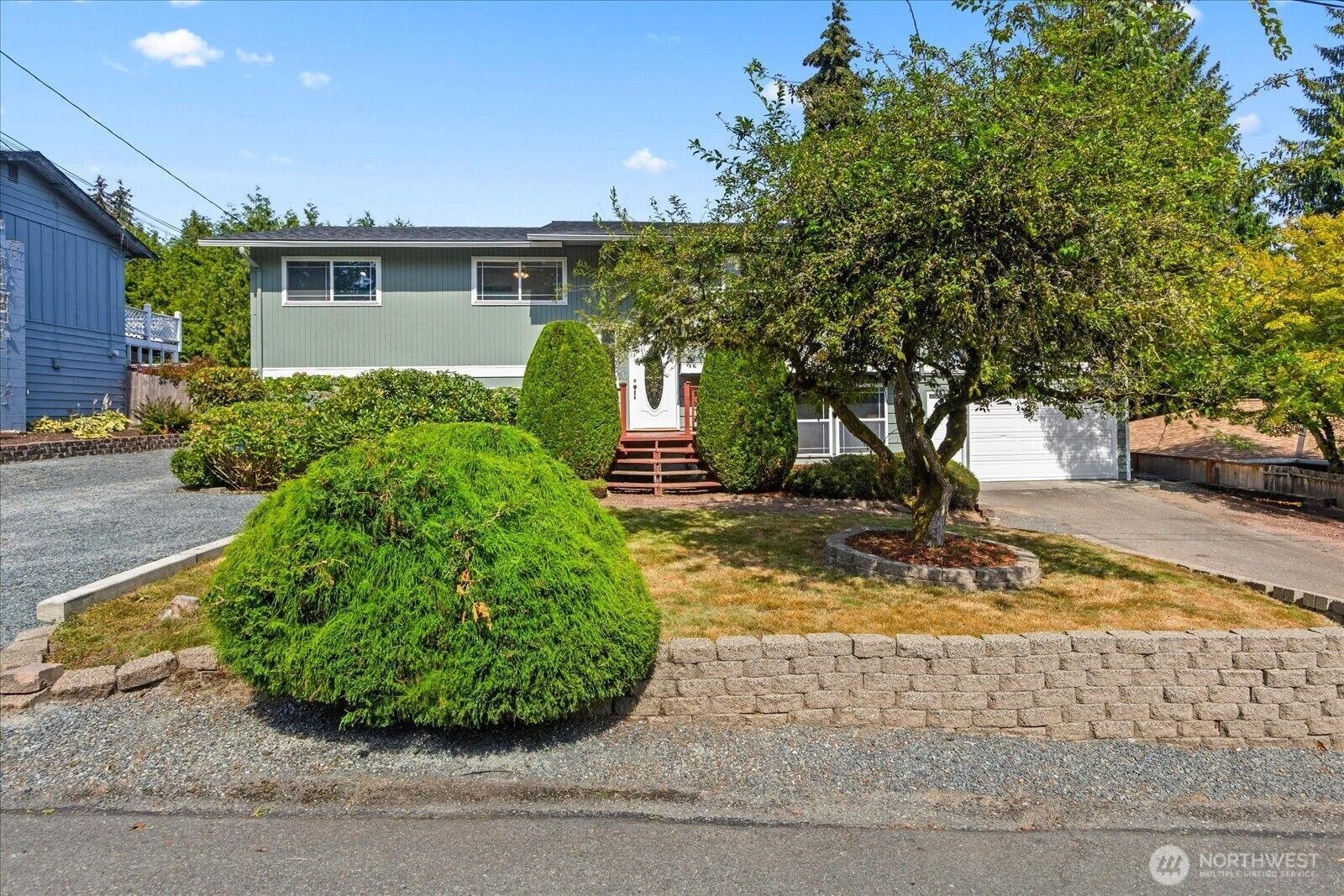 Property Photo: 7819 225th Place SW WA 98026