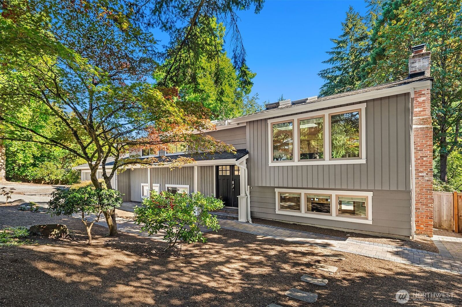 Property Photo:  2810  127th Avenue NE  WA 98005 