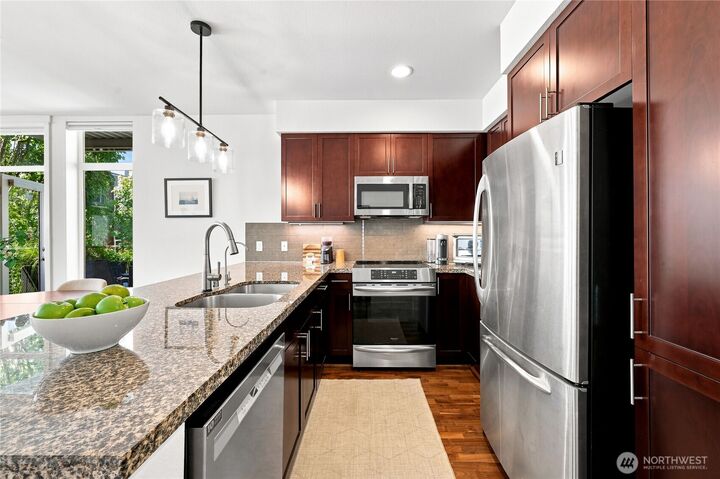 Property Photo: 130 Harbor Square Loop NE H1 WA 98110