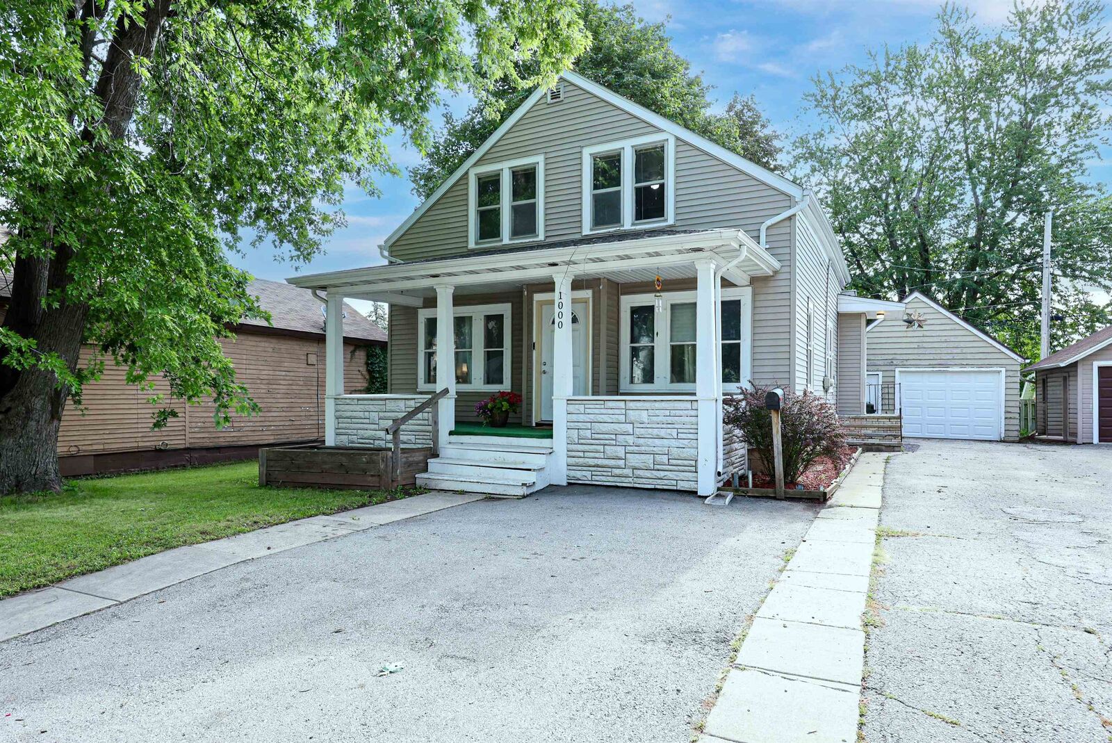 Property Photo:  1000 Lawe Street  WI 54130 