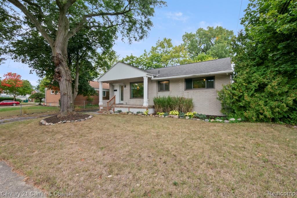 Property Photo:  31560 Leelane  MI 48336 