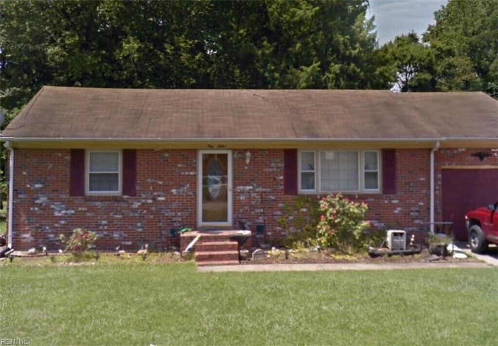 Property Photo: 112 Clover Dr VA 23322