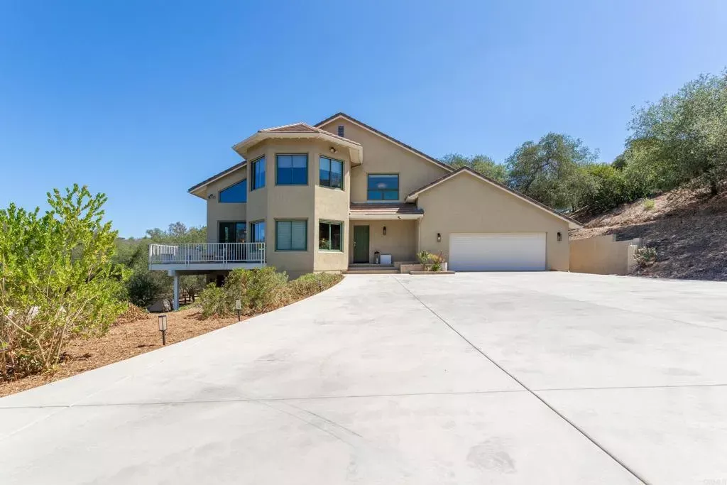 Property Photo: 26285 Calle De Encinas CA 92082