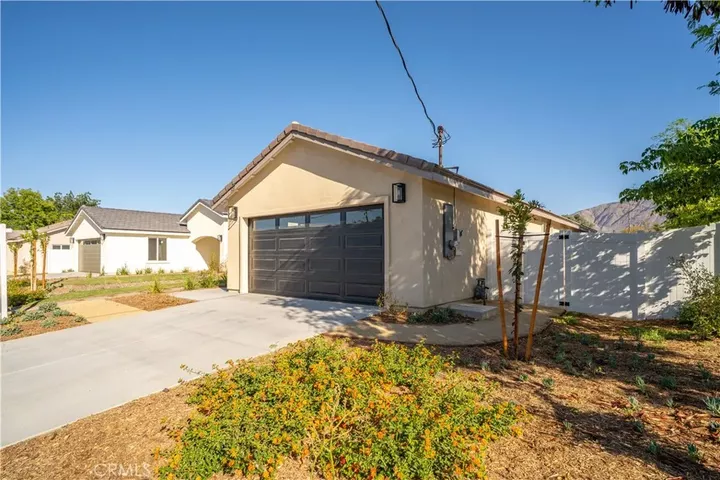 Property Photo: 321 E 2nd CA 92583