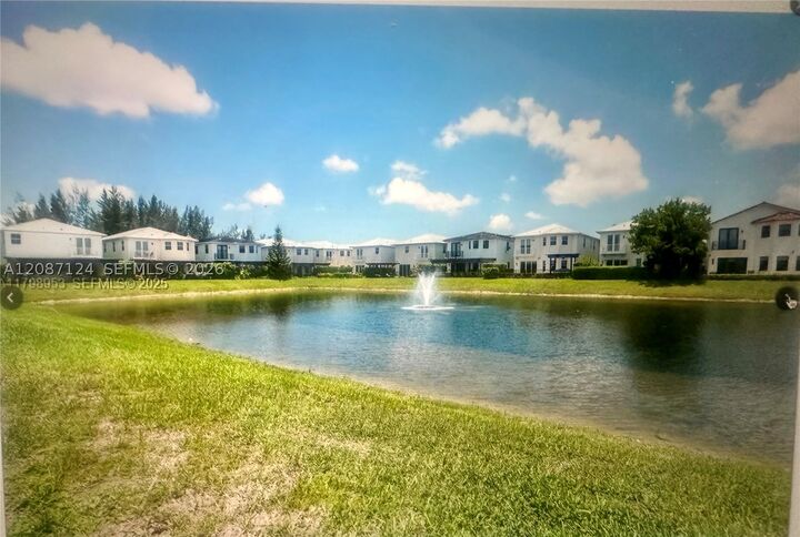 Property Photo:  10464 NW 70th Ln  FL 33178 