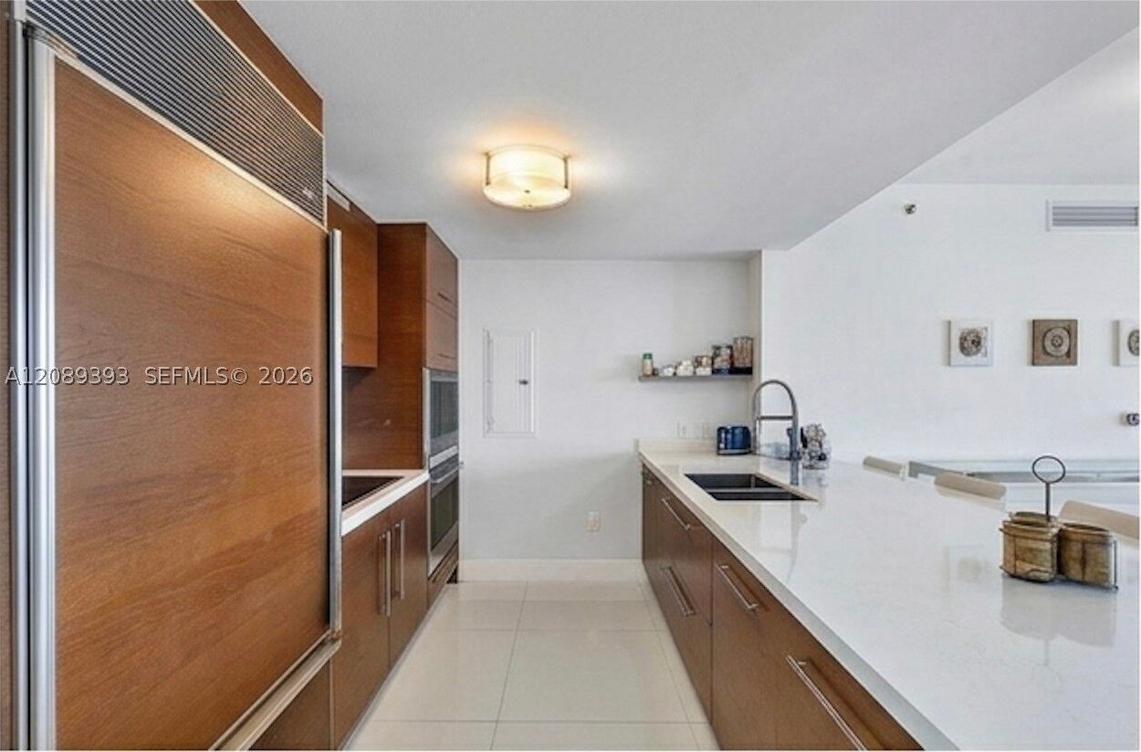 Property Photo: 465 Brickell Ave 3905 FL 33131