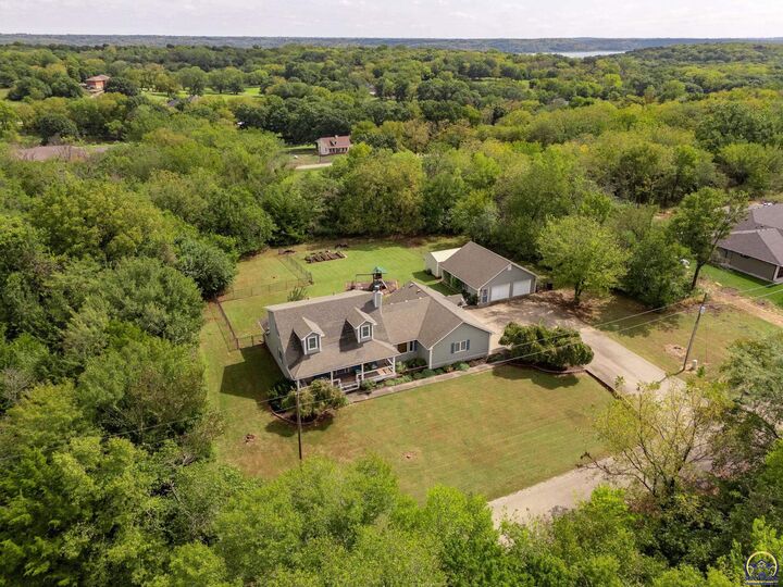 Property Photo: 6288 Ridgeview Dr KS 66070