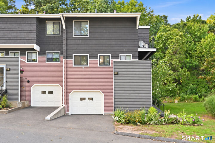 Property Photo:  30 Stonegate Circle F  CT 06405 
