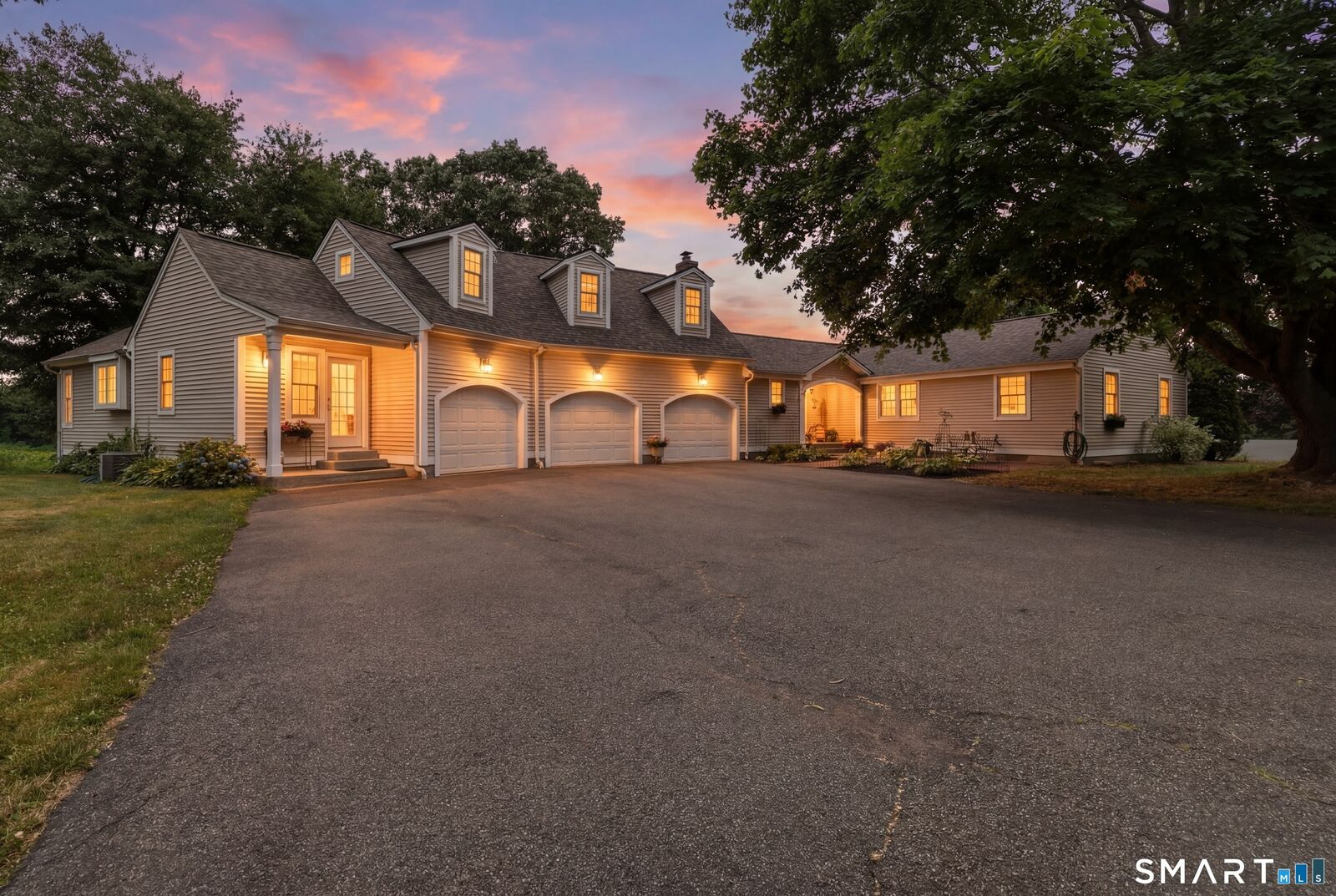 Property Photo:  571 Woodland Street  CT 06073 