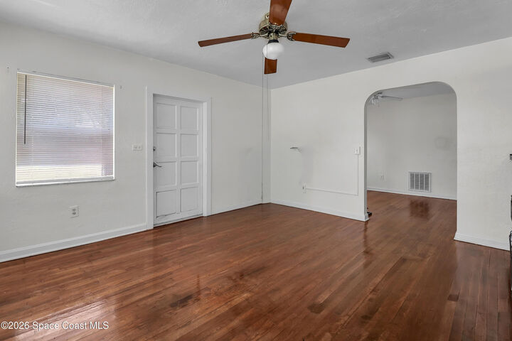 Property Photo: 14 S Lemon Avenue S FL 32796