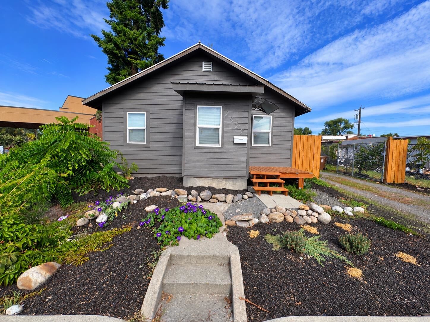Property Photo:  2927 E Mission Ave  WA 99202 