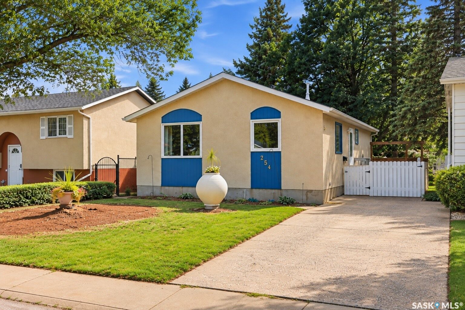 Property Photo: 254 McMaster Crescent SK S7H 4E3