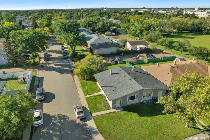 Property Photo: 176-178 Rothwell Crescent SK S4N 1R8