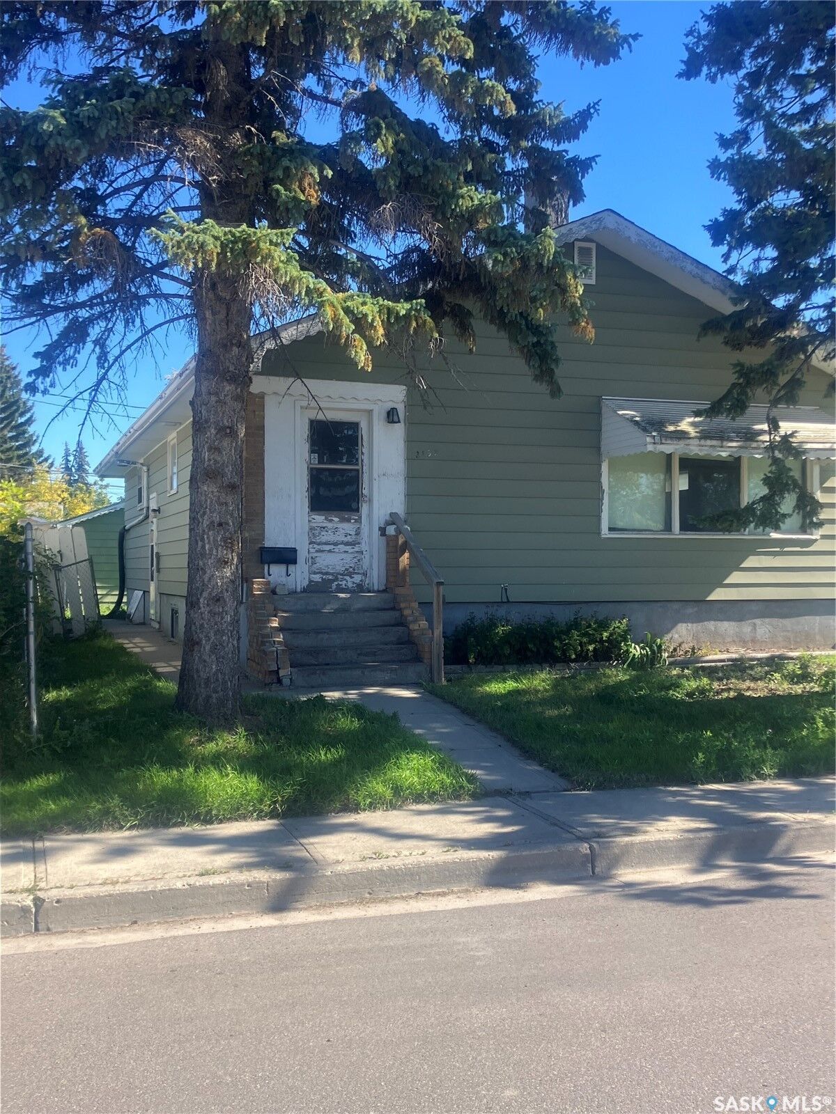 Property Photo:  2157 Fleury Street  SK S4N 2M3 