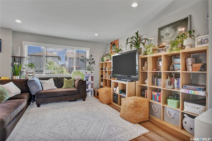 Property Photo:  123 Whalley Crescent  SK S7T 0H9 