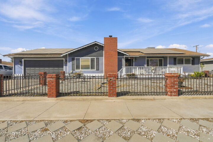 Property Photo:  1480 E Bardsley Avenue  CA 93274 