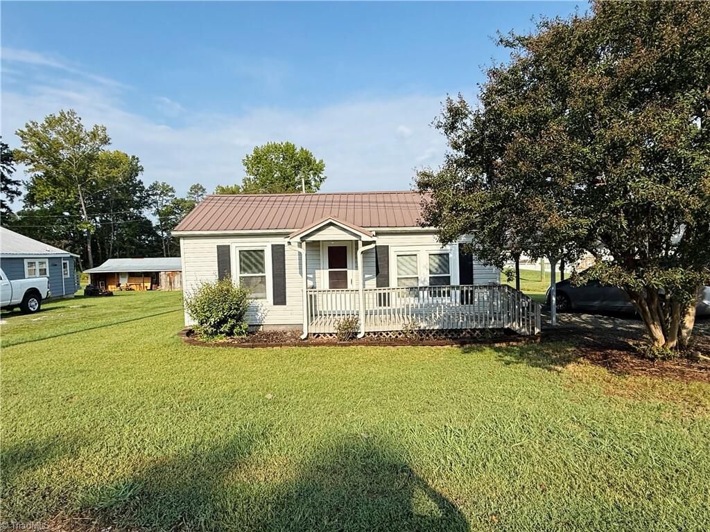 Property Photo:  24 Forest Hill Road  NC 27295 
